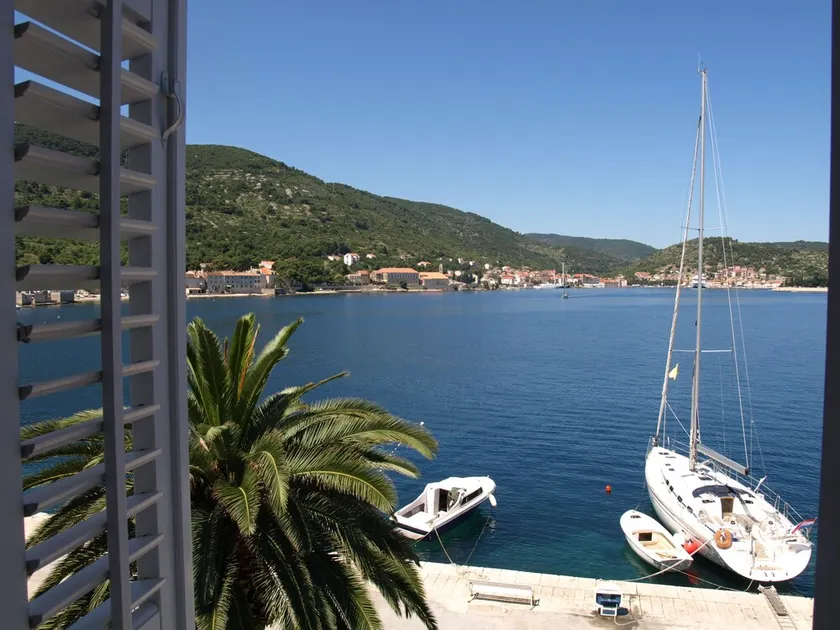 Luxury seafront villa, stunning sea & harbour views, on unspoilt island of Vis - Image 1