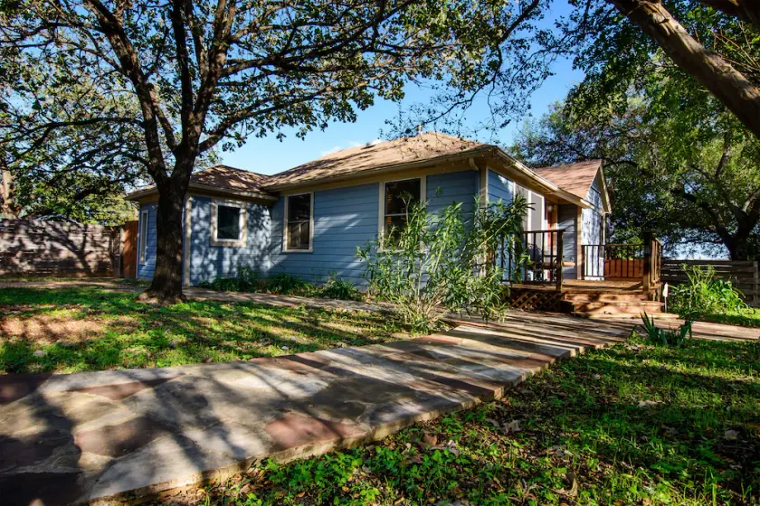 Ask about discounts for longer stays at this Fantastic 3/2  home in Zilker Park - Image 1