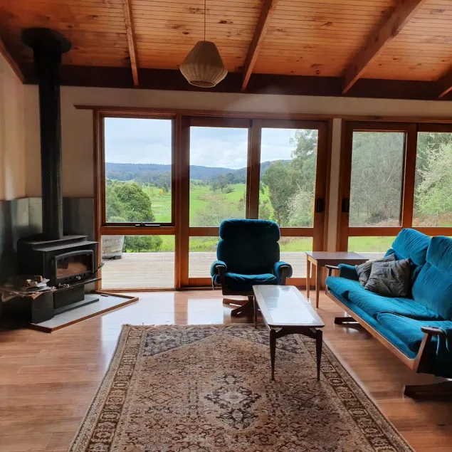Wattle Hill Holiday House - perfect for hikers, bikers, rest and relaxation - Image 1