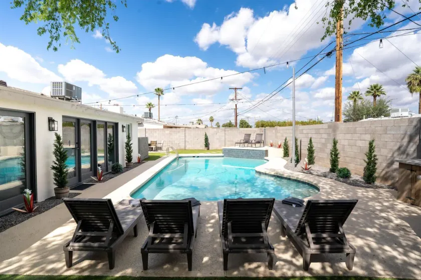 Vieille ville! - 16 personnes, Ent Dist! + Piscine + foyer + barbecue + putting green + bar - Image 1