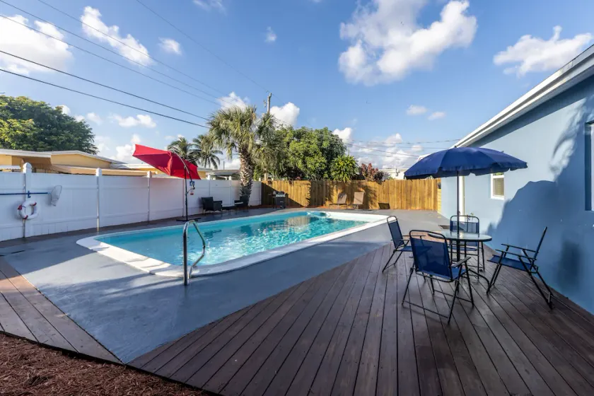 Beach Oasis with Private Pool - Image 1