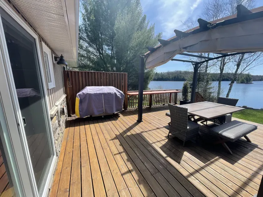 Modern Clean Lakefront Cottage. Just 12 min to Parry Sound - Image 1