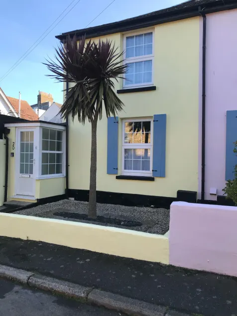Just a stone’s throw from the beach - Image 1