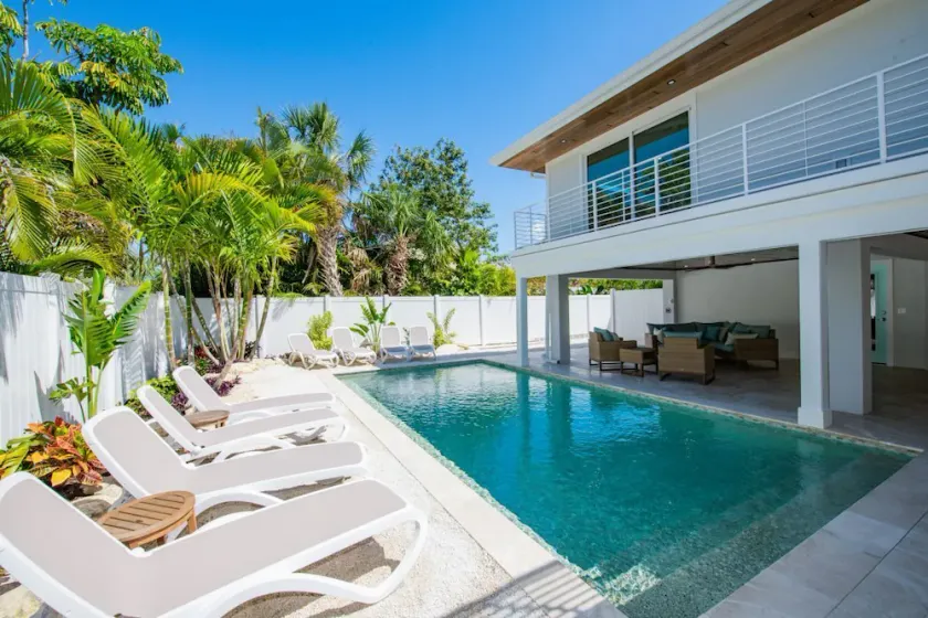 Gulf Shore Retreat: Privater Pool, verwaltet von Beach Retreats FL auf Anna Maria Island - Image 1