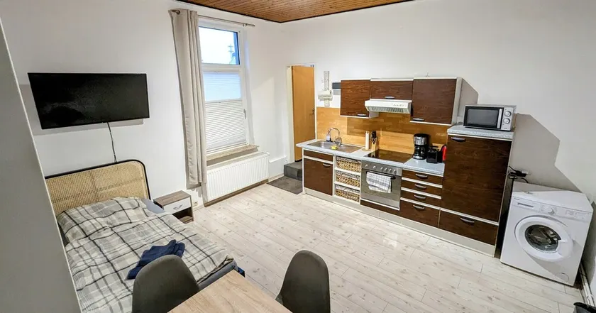 Central apartment for 3 people with kitchen & washing machine - Image 1