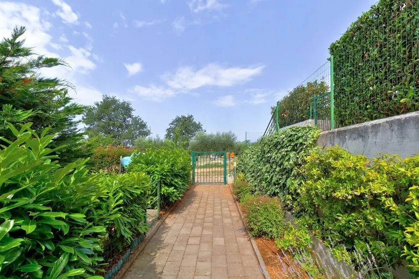 A spacious three bedroom apartment with sea view - Image 1