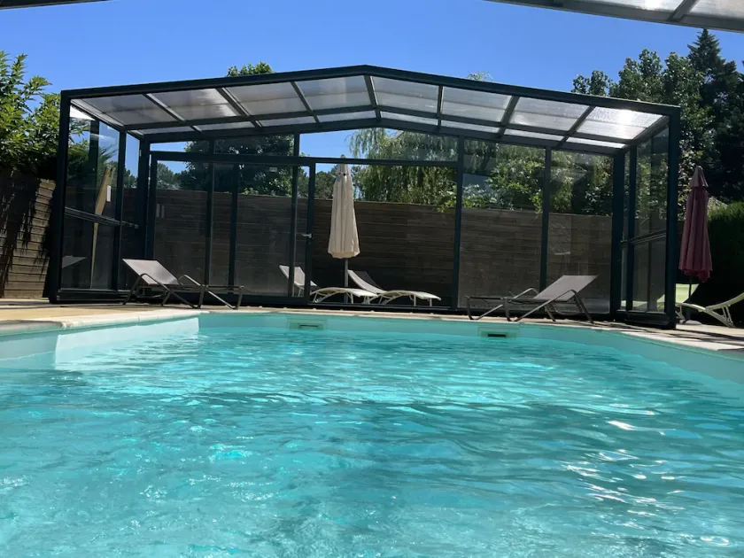Spacious, quiet, comfortable duplex, south-facing, heated covered swimming pool - Image 1