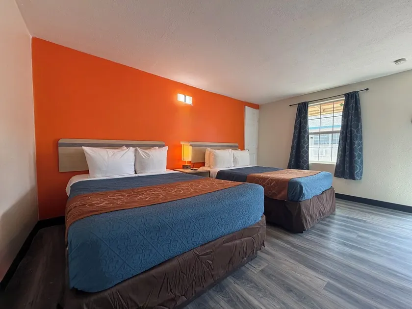 Ponca Motel - Image 1