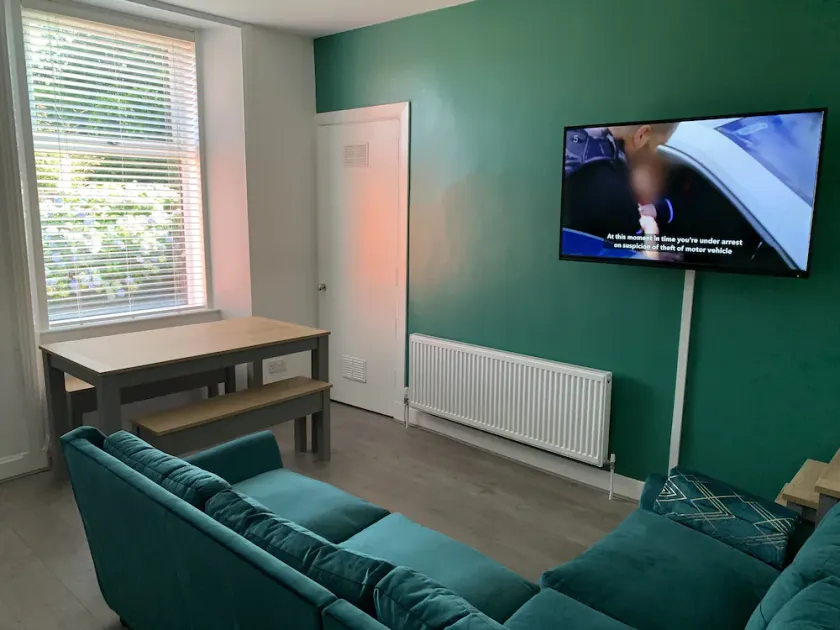Woodvale Flat, Renton, Loch Lomond - Image 1