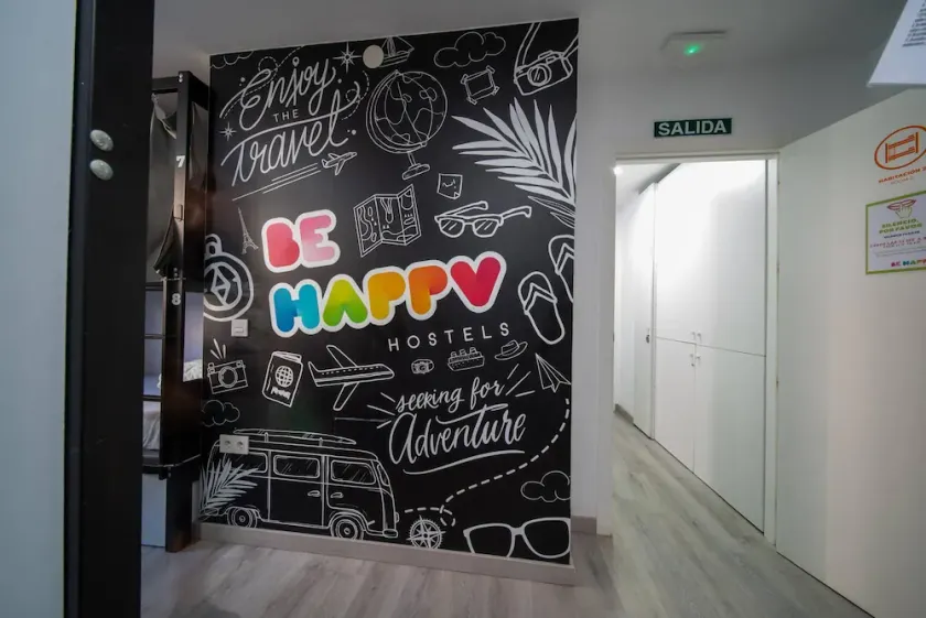 Be Happy Hostel - Albergue en el centro de Nerja - Image 1
