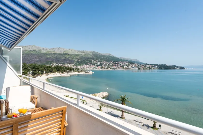 DUPLEX apartment with SEA VIEW only 10 meters from the sea! - Image 1