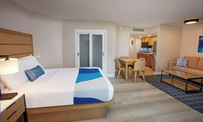 Ideal Mix of Comfort and Value! Free Parking & Full Kitchen, Outdoor Pools! - Image 1