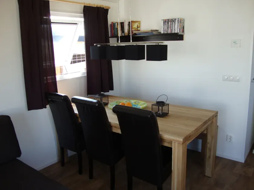 Chalet complet et luxueux pour 6 personnes dans un parc de vacances sur la côte avec WiFi gratuit - Image 1
