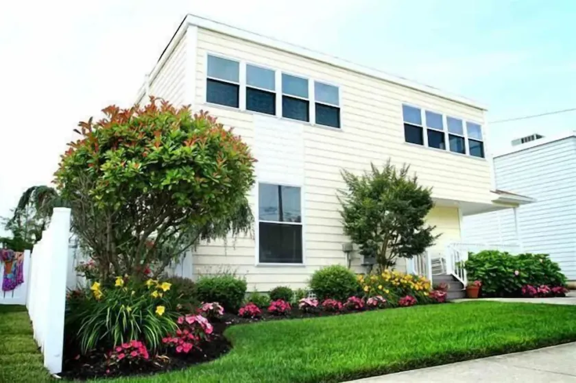 Seascape Community. Enjoy the best of both - 1 block to the beach & 1 block from the center of town - Image 1