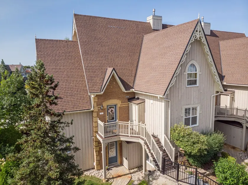 Luxury Townhome - Private Patio Shuttle Trails - Image 1