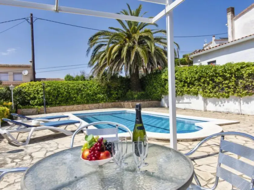 Voll ausgestattetes Ferienhaus mit Garten, Grill und Terrasse | Bergblick | Perfekt für die Arbeit von Zuhause | Haustiere sind willkommen - Image 1