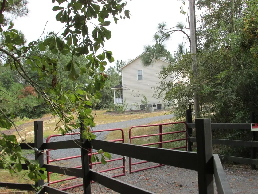 10 Acre Country Estate, Serene and Relaxing - Image 1