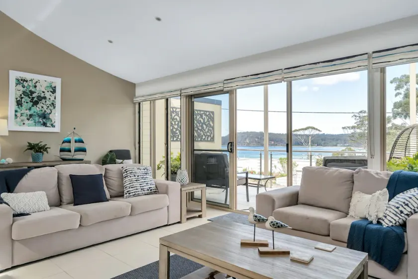 3-Bed with Beach Views and Entertainment Area - Image 1
