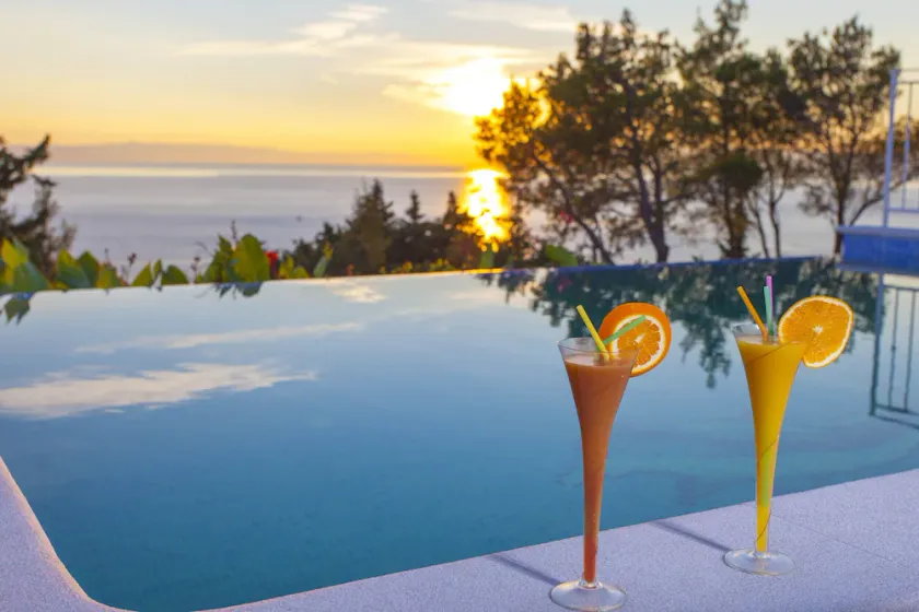 Eksklusiv villa med pool, terrasse med havudsigt, internet, SAT / TV, parkering - Image 1