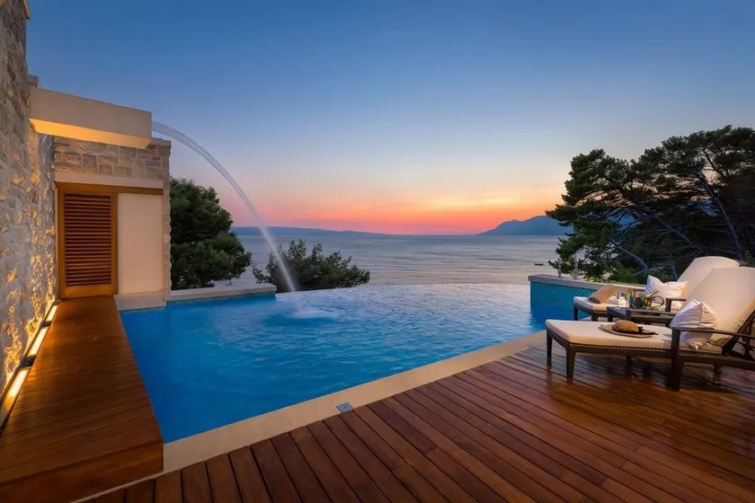 Luxury Beachfront Villa Brela Pride -Heated Pool - Image 1