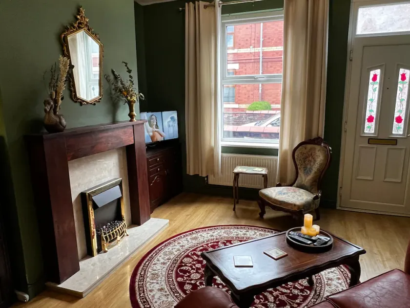 Robin’s Hollow: 2BD Home Near Wrexham AFC - Image 1