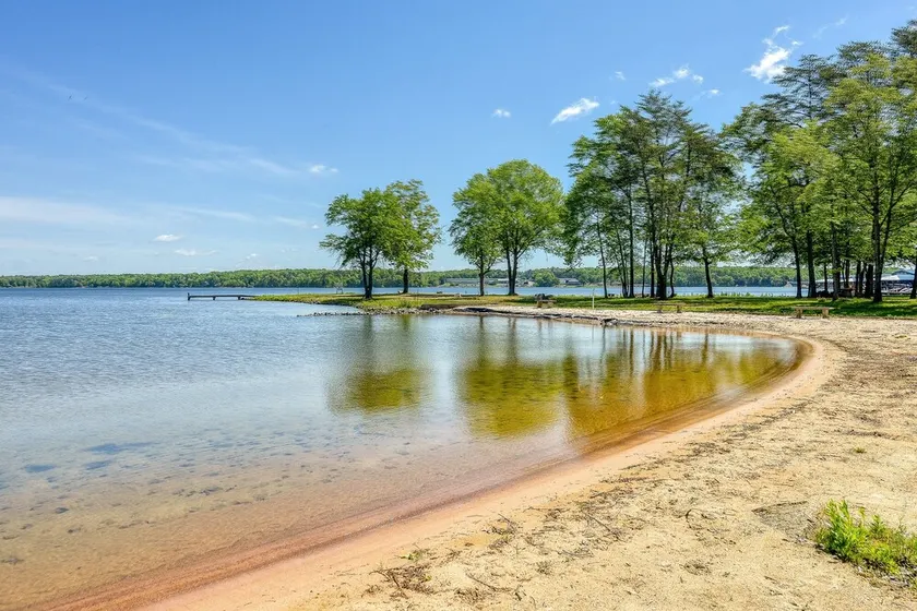 Three-story lakefront home w/ covered boat slip, and tennis/pickleball access - Image 1