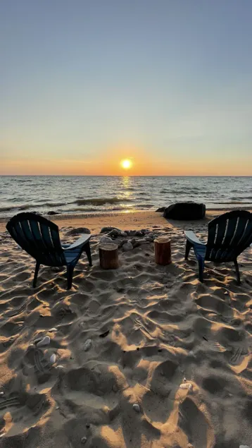 HARBOR SPRINGS 🏖 LAKE MICHIGAN DIRECT WATERFRONT BEACH ⛱  TUNNEL OF TREES M119 - Image 1