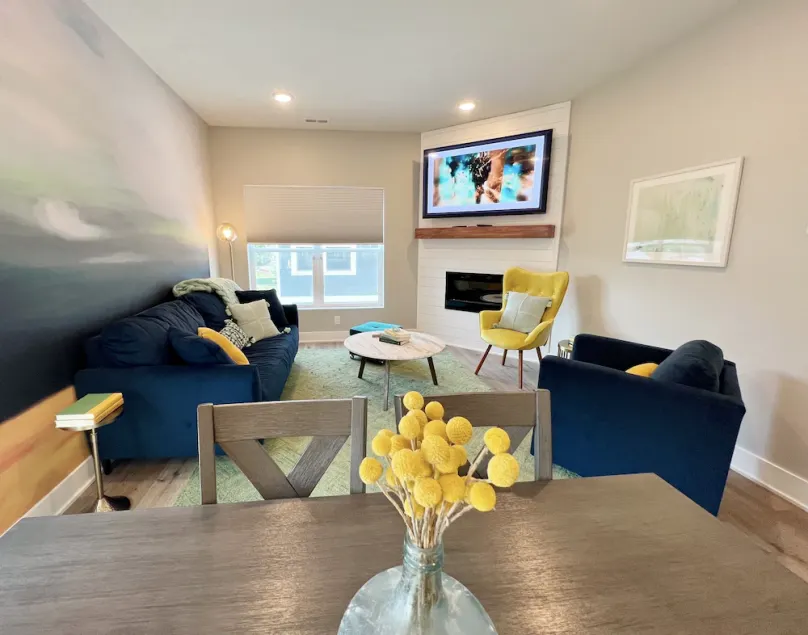 New 3 bed 4 bath home - rooftop deck, 2 car garage & porch near downtown! - Image 1