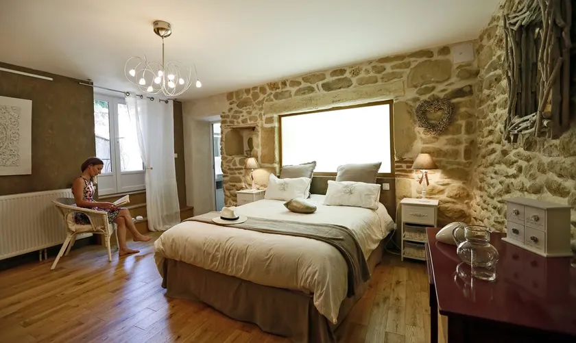 Gite 2 Chambres Avec Terrasse Couverte et Bain à Remous - Image 1