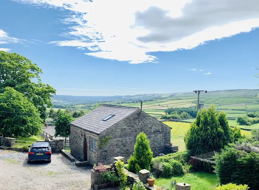 One bed Detached Converted Barn With Panoramic Views of the Wharf & Aire Valley - Image 1