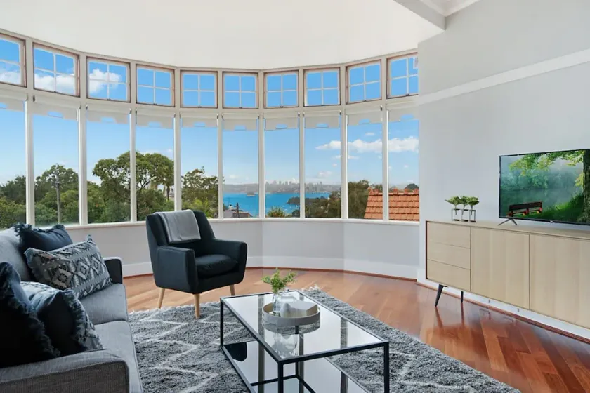 Huge Harbour View Apartment In Historic Home - Image 1
