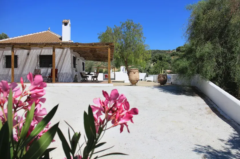 Smuk villa beliggende i det andalusiske landskab - Image 1