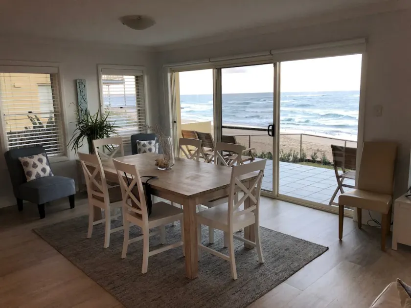 Beautiful Beachfront Apartment - Image 1