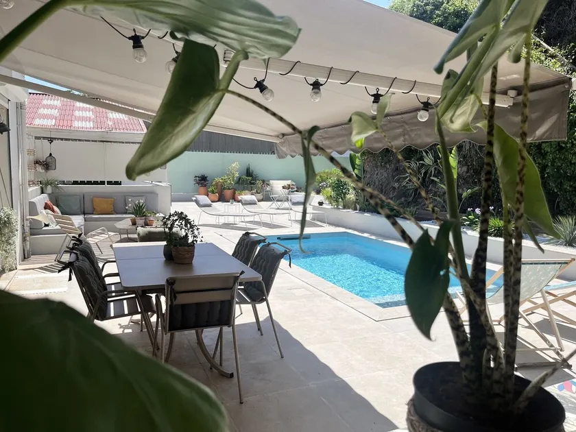 Villa med pool og have tæt på centrum! - Image 1