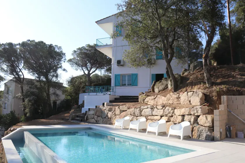 Vista mare - piscina a sfioro - A / C - 1 km dalla spiaggia - villa recentemente rinnovata - Image 1