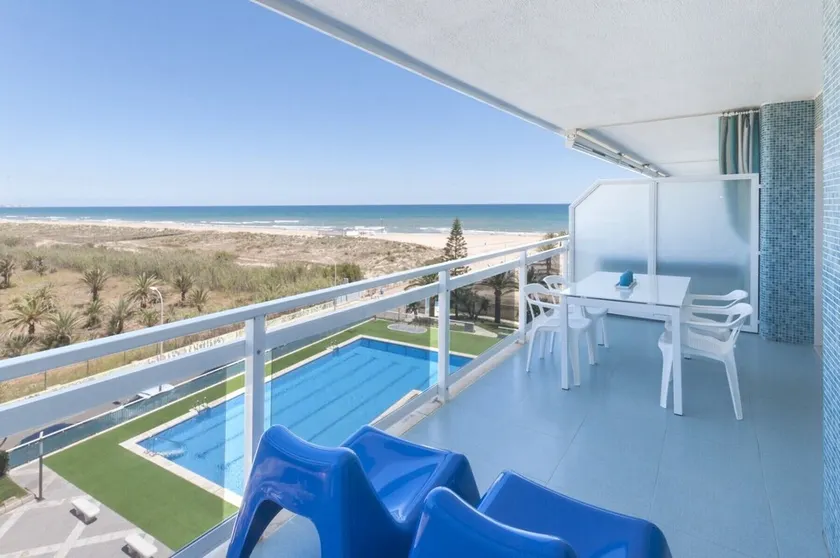 Ocean view condo located steps from the beach. 2 bedrooms / 2 bathrooms  - Only families - Image 1