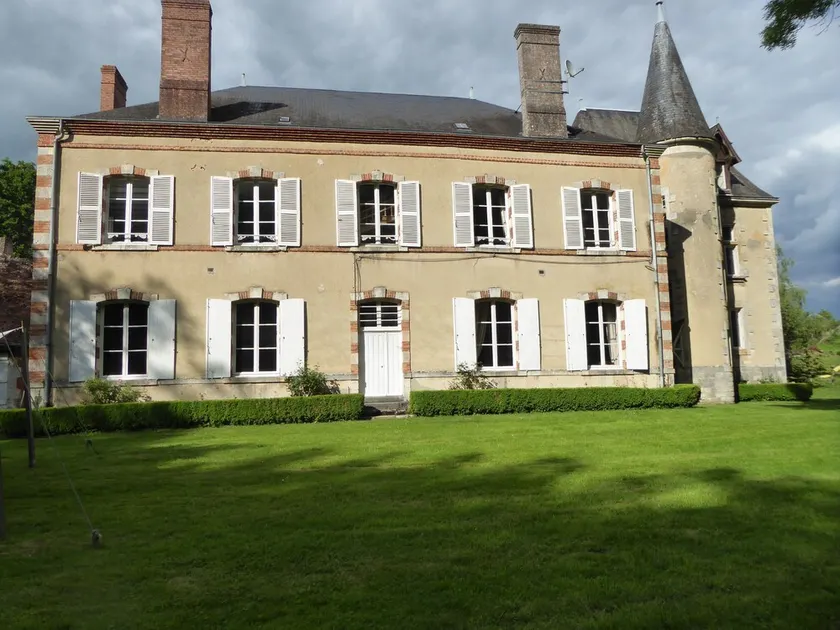Magnifique Maison de Famille 300m² Dans un Parc de 3hc Avec Rivière et Piscine - Image 1