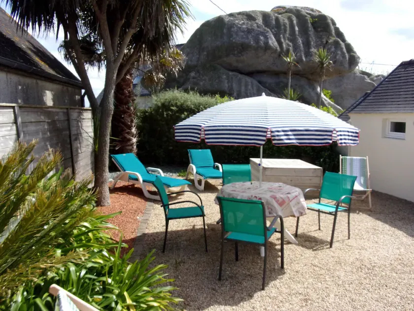 fisherman's cottage with garden and garage just a stone's throw from the sea - Image 1