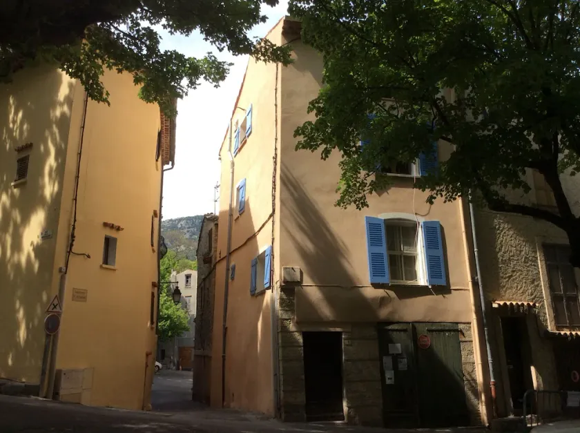 Vollständig renoviert - Image 1