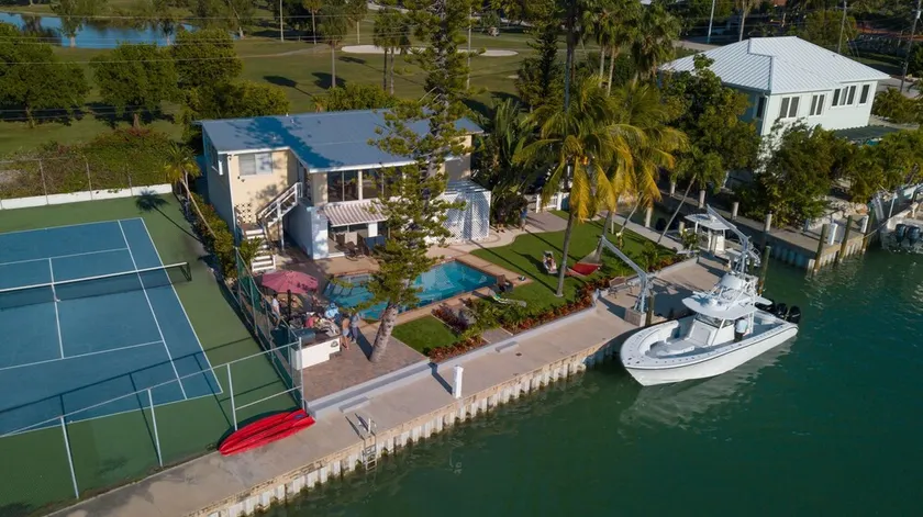 Ocean Side Waterfront Exclusive Affordable Home - Pool , Tennis, Fishing & Golf - Image 1