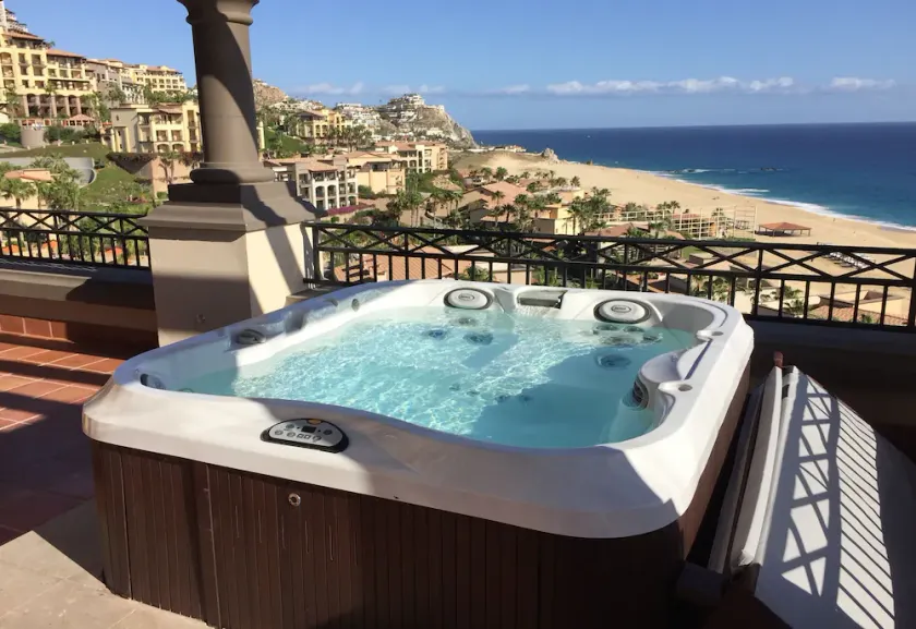 Top Floor 330 ° Ocean View, enorme deck privado sombreado w / Jetted Hot Tub - Image 1