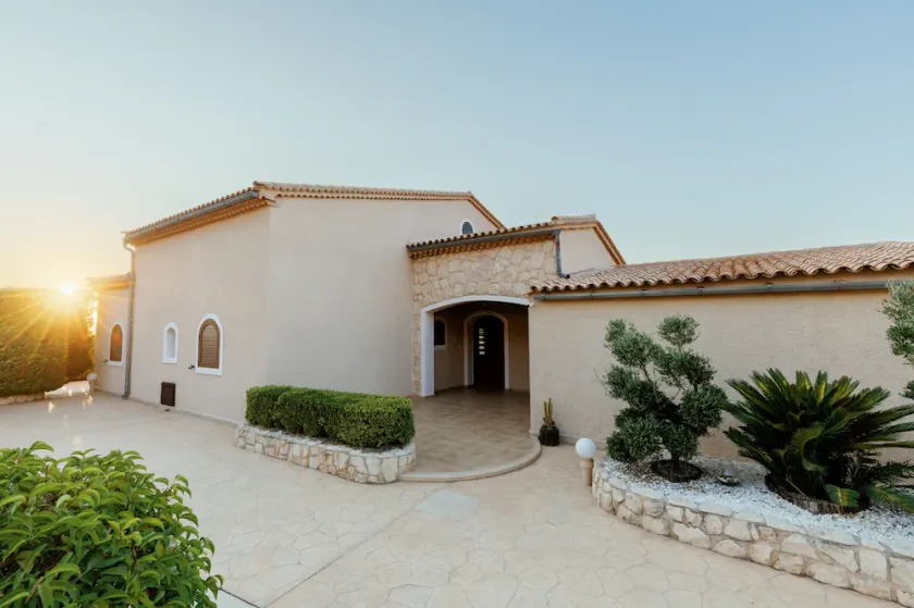 Mountview villa - Image 1