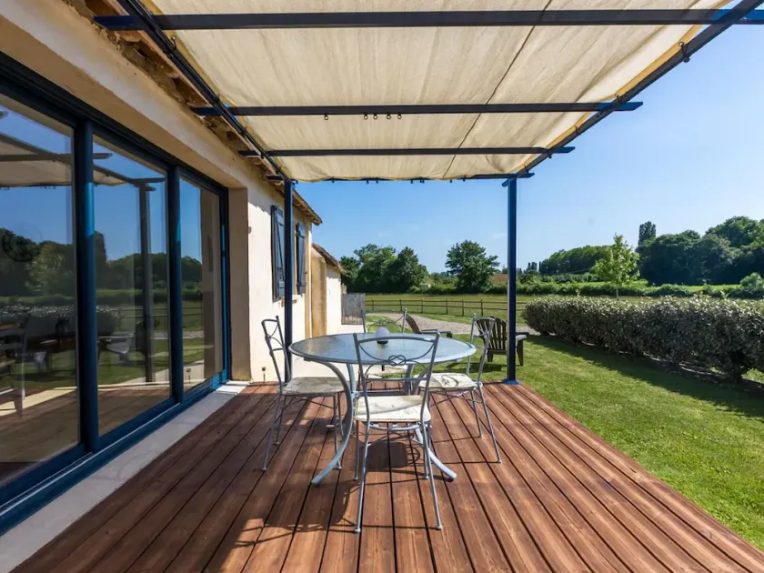 Charming Cottage Near Le Mans: Cozy Interior, Private Garden, and Modern Amenities - Image 1