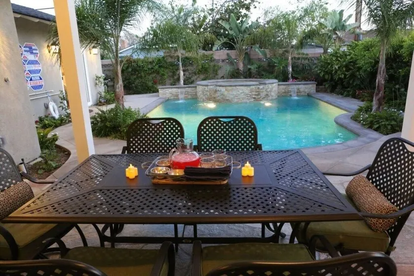 Högt uppgraderad, 5 Bed, 4, 5 ba, New Pool w / Jacuzzi, 1/2 mil promenad till Disney - Image 1