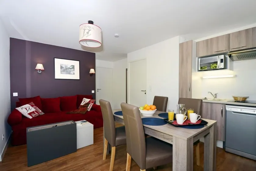 Wifi, ski-in/ski-out & foot of the slopes, fitness, swimming pool, terrace, balcony, tv, ski locker - Image 1