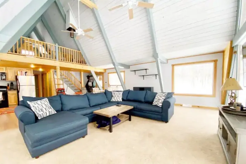 6.45 ACRE Private Close to Big Bear Mountain, Waterfall, Fire-pit, Loft & more. - Image 1