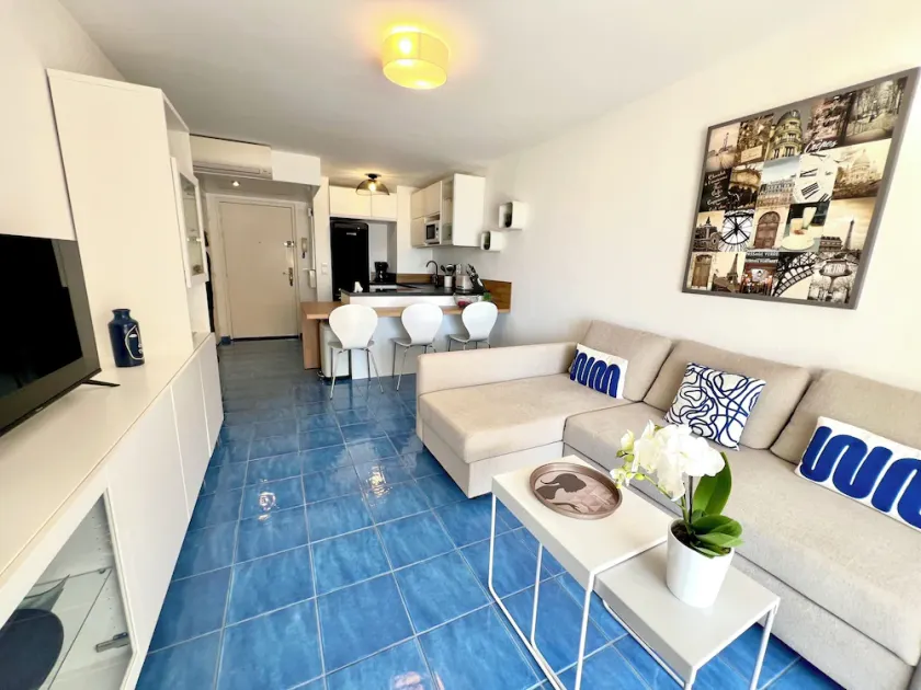 Golfe Juan - 4 People - Sea View - Swimming Pool - Garage - Image 1