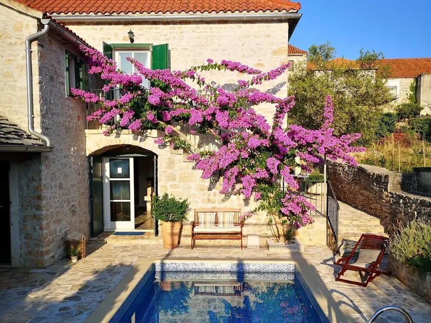 Villa con giardino, barbecue e terrazza | Vista sulla piscina - Image 1