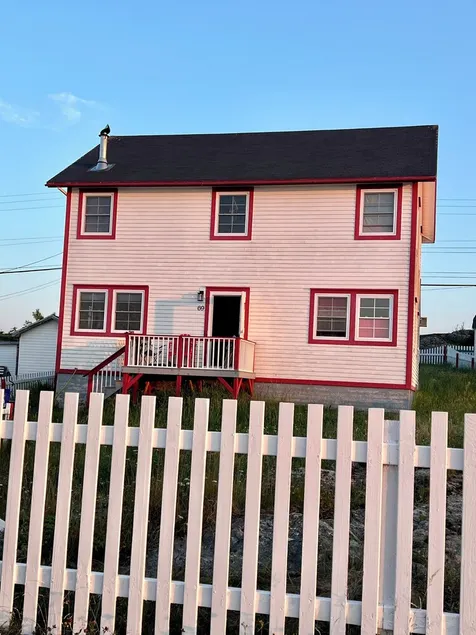 Oceanside Saltbox House with Modern Touches! - Image 1