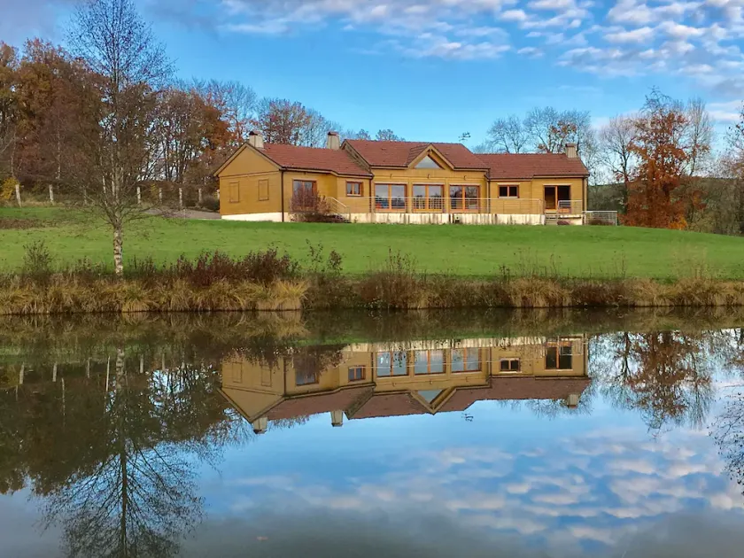 Chalet de charme et ses 3 étangs : idéal pour se retrouver en famille ou amis - Image 1